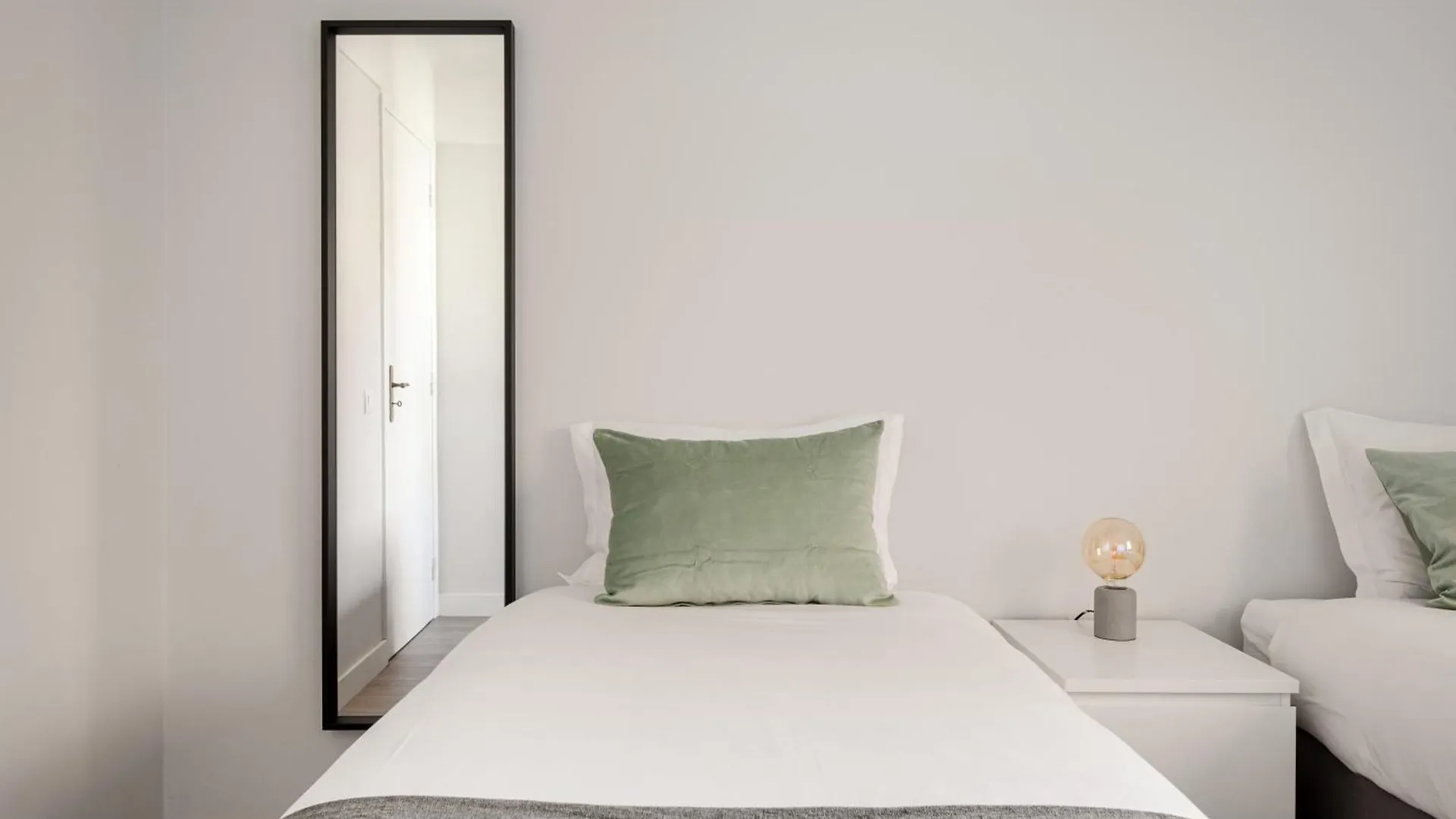 شقة Wfh Urban Retreat At Carnide Lisboa البرتغال