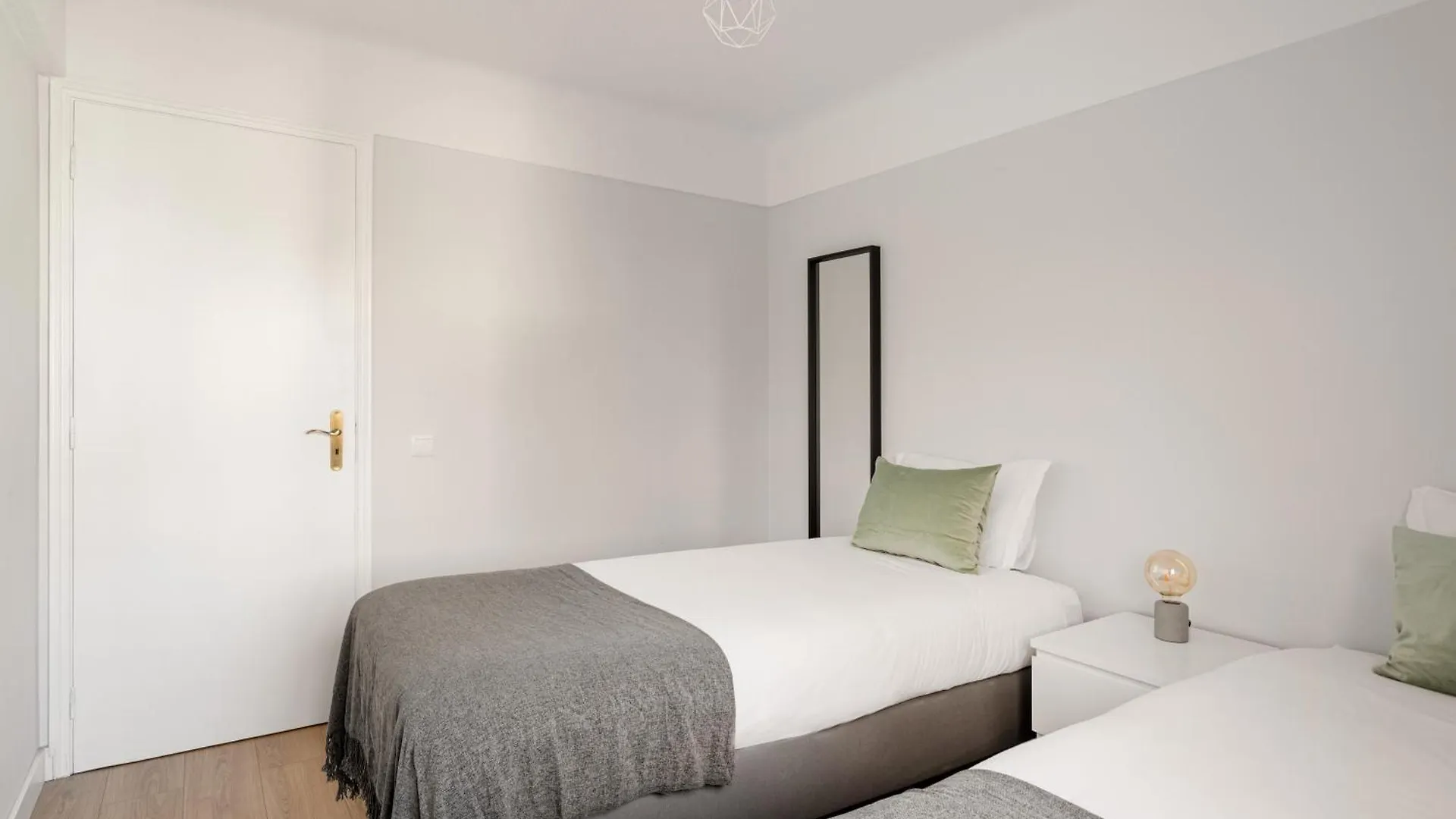 شقة Wfh Urban Retreat At Carnide Lisboa